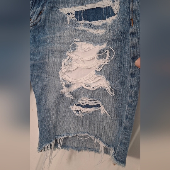 American Eagle Hi-Rise Shortie Distressed Cuffed Denim Shorts Size 29 - Picture 5 of 11